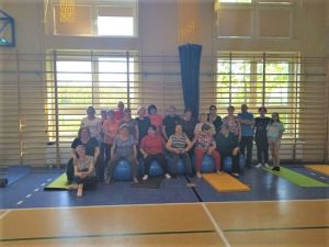 Gimnastyka zdrowotna w SP Koźle w ramach Strykowskiej Akademii Seniora, 12.05.2023