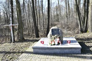 Obchody 161. rocznicy Bitwy stoczonej pod Dobrą w Powstaniu Styczniowym 1863 r. Sosnowiec-Pieńki, obelisk ku czci Marii...