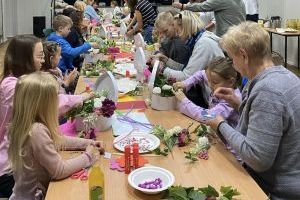 Warsztaty Florystyczne dla mam i dzieci w DK Stryków