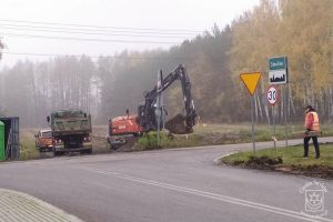 Trzeci etap inwestycji - budowa ronda oraz drogi od mostu na rzece Moszczenicy do skrzyżowania z drogą powiatową w...