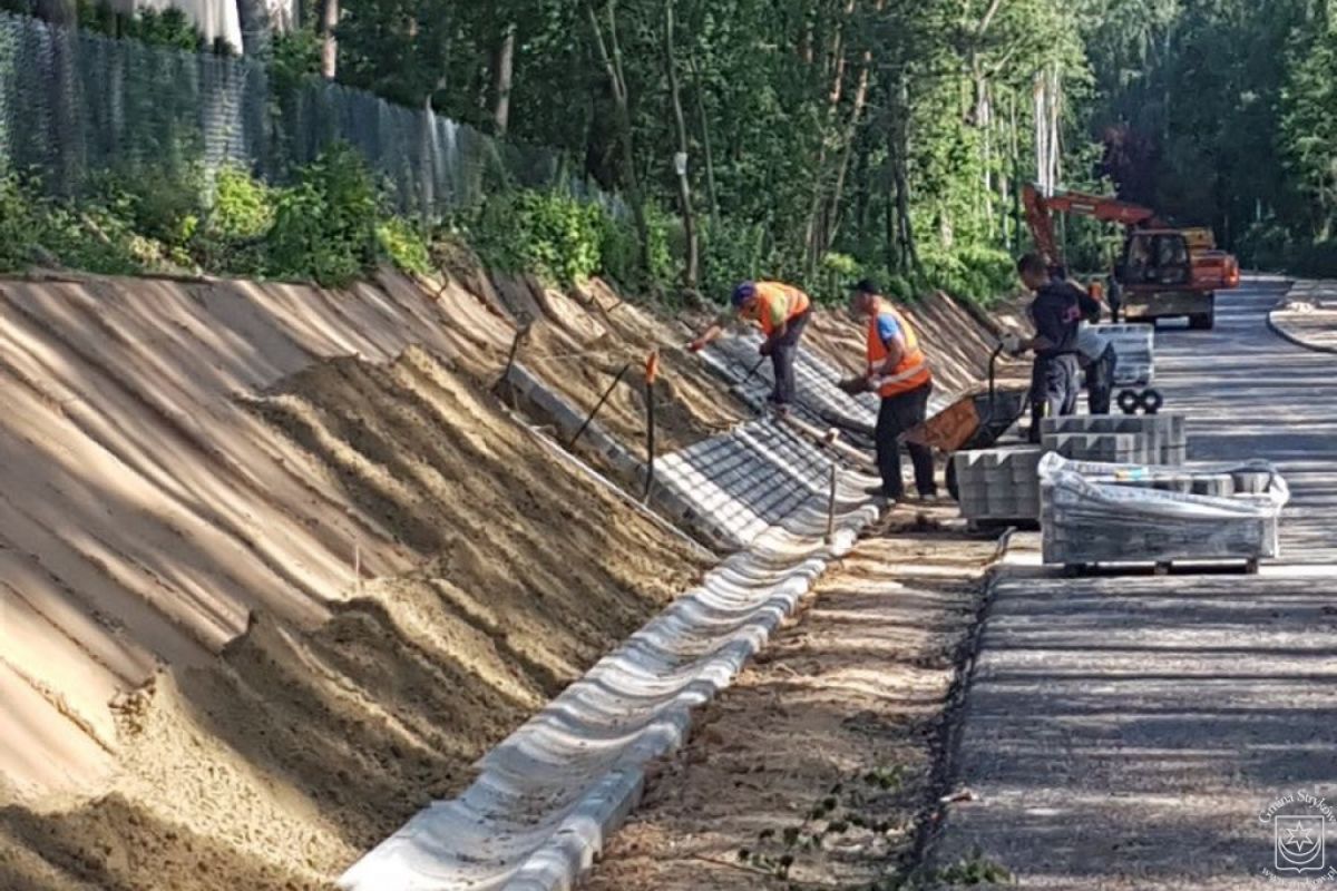 Budowa drogi Ługi-Cesarka - 2 183 566,00 zł