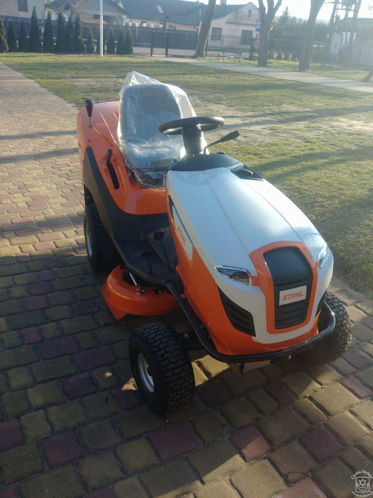 Zakup traktora ogrodowego – 12 200,00 zł